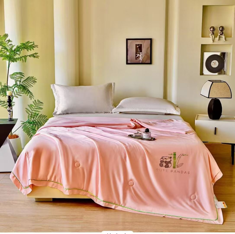 Vasaras dzesējošā sega no 100% bambusa šķiedras ar bambusa pildījumu, satīna audums, reaktīvā krāsošana, svars virs 1,5 kg