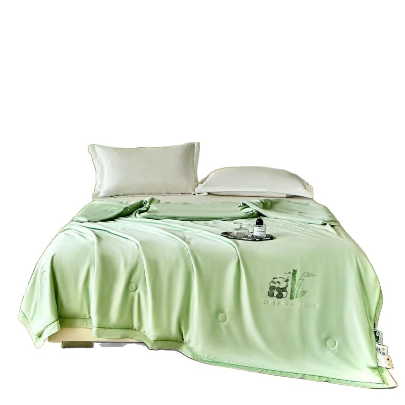 Vasaras dzesējošā sega no 100% bambusa šķiedras ar bambusa pildījumu, satīna audums, reaktīvā krāsošana, svars virs 1,5 kg