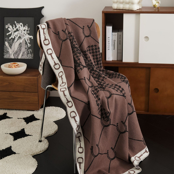 Pletena deka od kunićjeg baršuna, geometrijski i apstraktni uzorak, težina 300–500 g, vintage stil