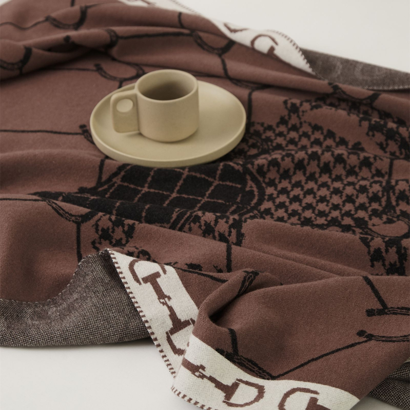 Pletena deka od kunićjeg baršuna, geometrijski i apstraktni uzorak, težina 300–500 g, vintage stil