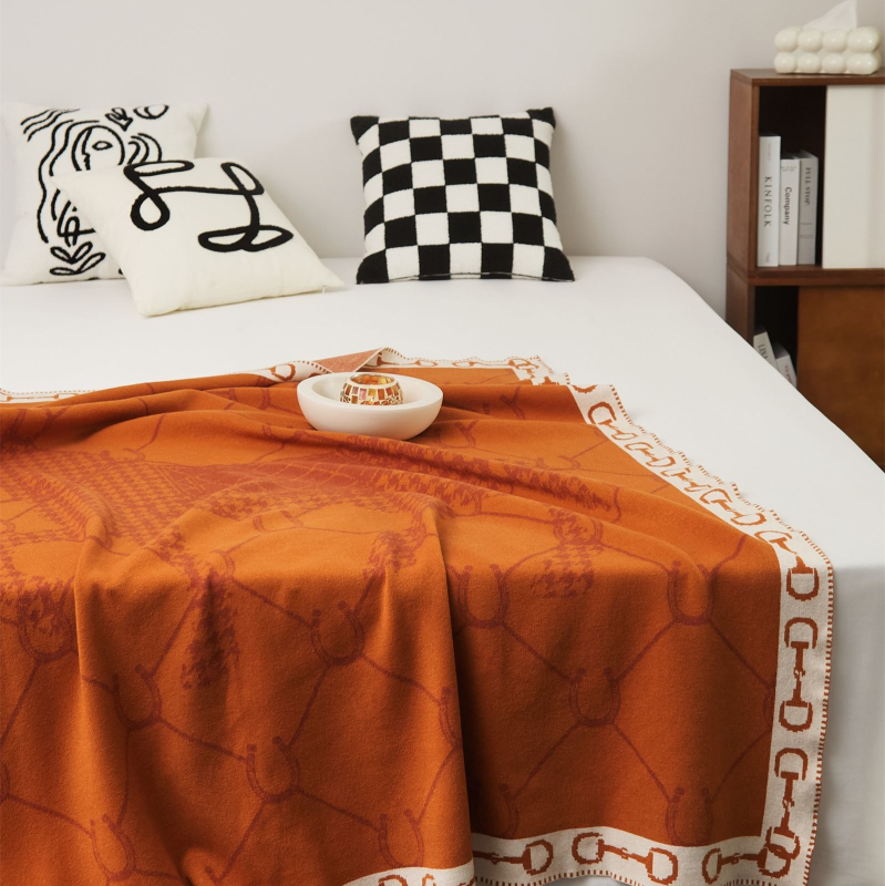 Pletena deka od kunićjeg baršuna, geometrijski i apstraktni uzorak, težina 300–500 g, vintage stil