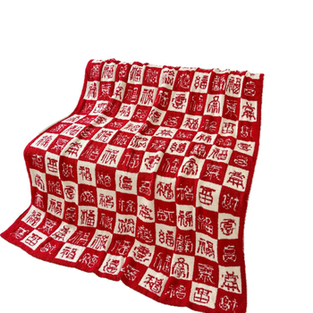 Rokām adīta pleda sega ar frēzēm un Dvīņu Laimes motīvu, pielāgota; svars 1000–1499 g; piemērots visām sezonām; materiāls: šķiedru maisījums; stils: mūsdienīgs vienkāršs