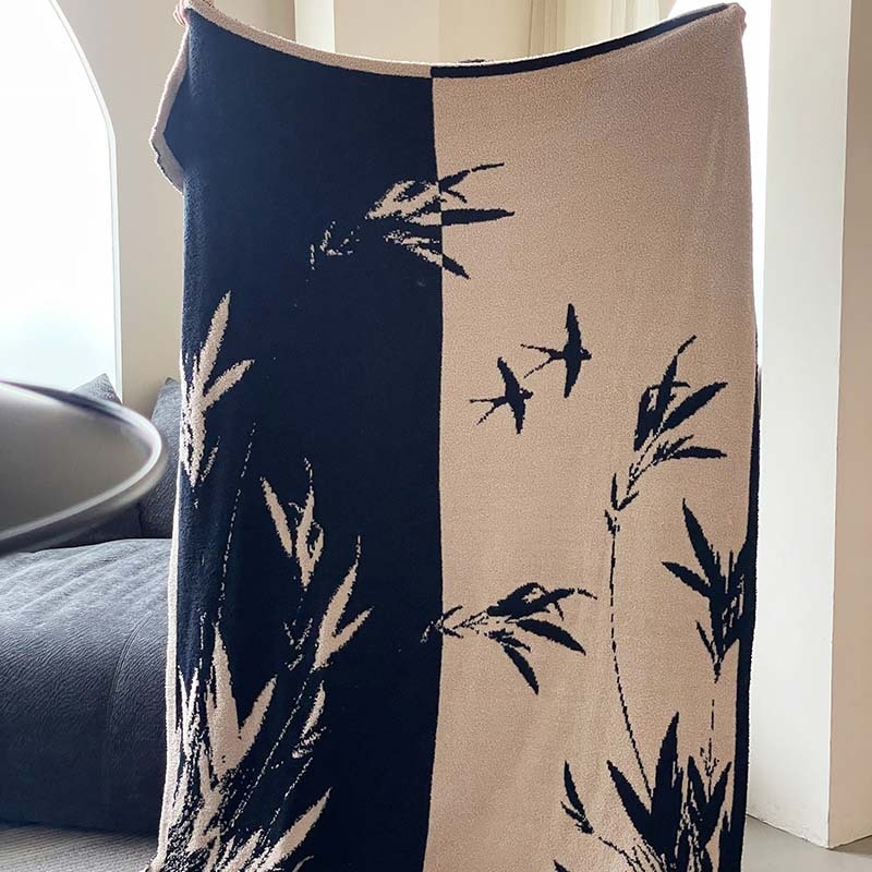 Soprantha Piena vilnas adīta sega – Karikatūru motīvs, 300–500 g, Visām sezonām