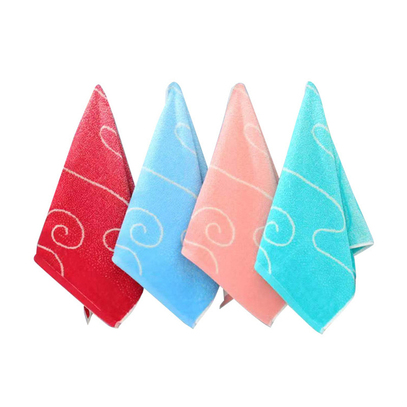 Lice ručnik s gradientnim uzorkom oblaka, 100% pamuk, visoka upijanje, malo otpada vlakana; 80–100 g, 21s prediva