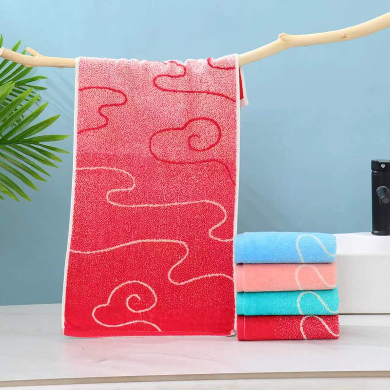 Lice ručnik s gradientnim uzorkom oblaka, 100% pamuk, visoka upijanje, malo otpada vlakana; 80–100 g, 21s prediva