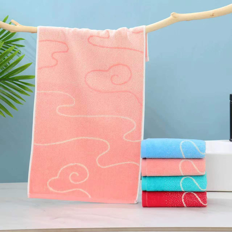 Lice ručnik s gradientnim uzorkom oblaka, 100% pamuk, visoka upijanje, malo otpada vlakana; 80–100 g, 21s prediva