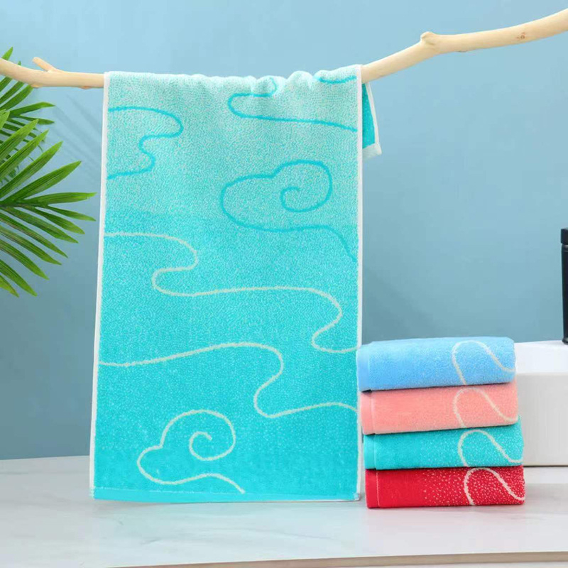 Lice ručnik s gradientnim uzorkom oblaka, 100% pamuk, visoka upijanje, malo otpada vlakana; 80–100 g, 21s prediva