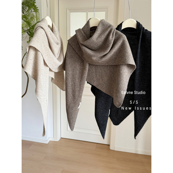 Триъгълен шал от 100% вълна, Warp‑knitted, топло и прахоустойчив за зимата