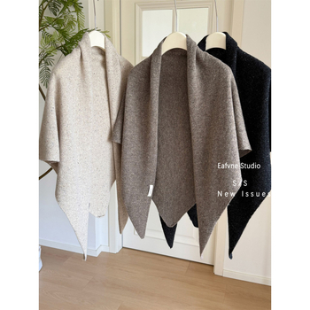 Триъгълен шал от 100% вълна, Warp‑knitted, топло и прахоустойчив за зимата