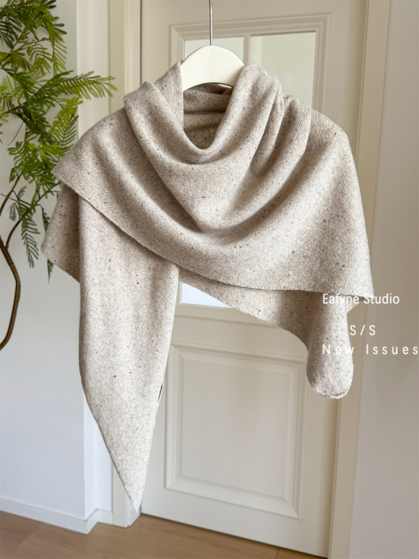 Триъгълен шал от 100% вълна, Warp‑knitted, топло и прахоустойчив за зимата