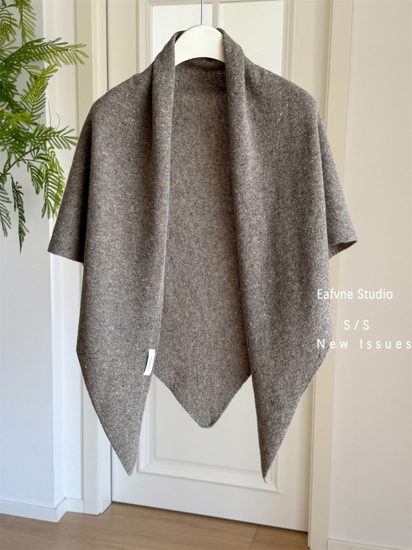 Триъгълен шал от 100% вълна, Warp‑knitted, топло и прахоустойчив за зимата