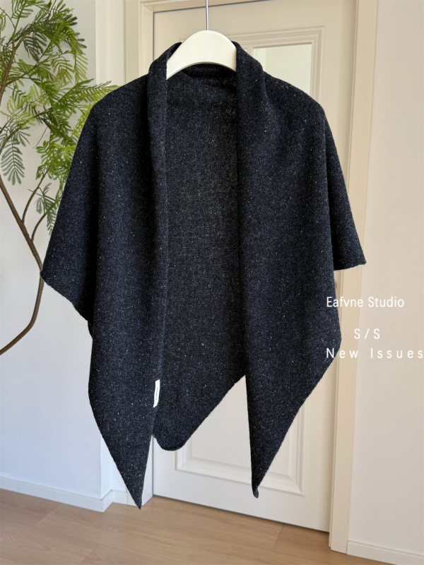 Триъгълен шал от 100% вълна, Warp‑knitted, топло и прахоустойчив за зимата