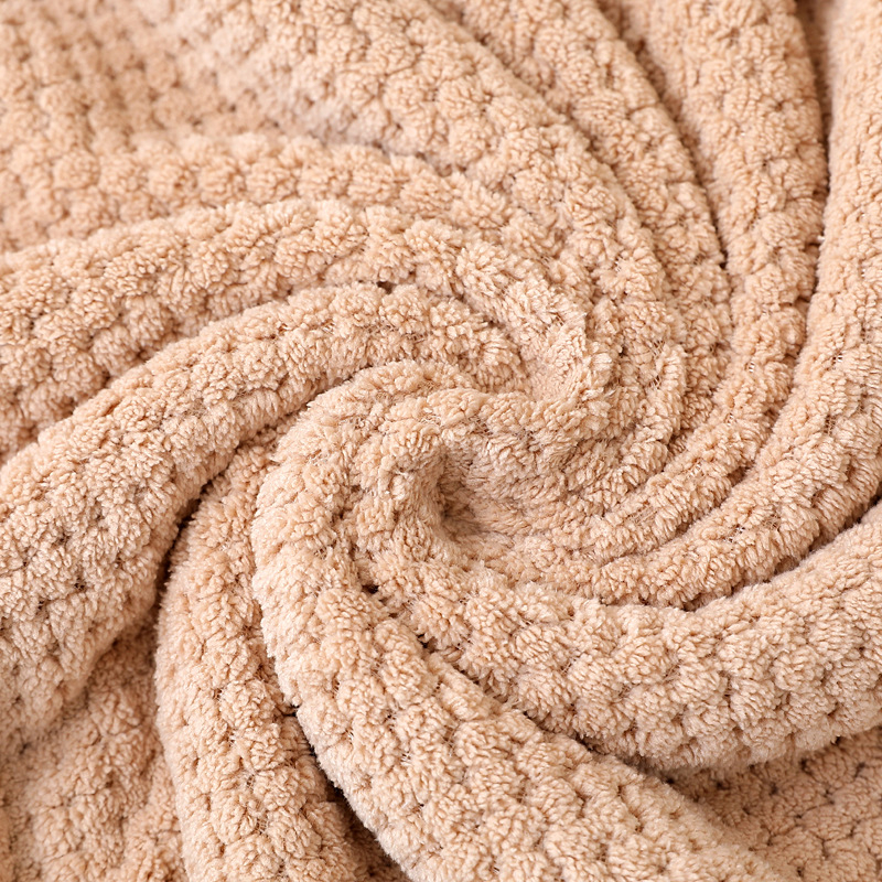 Ručnik od Coral Fleece, visoka gustoća vlakana, šivani rub, upijajući ručnik za sušenje kose