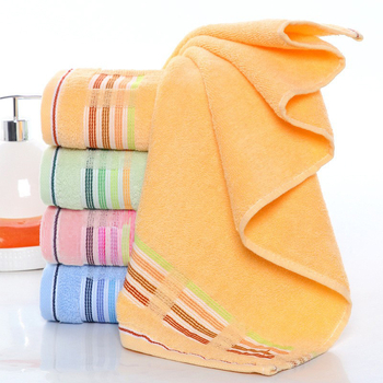 Ručnik za lice od 100% pamuka, 110 g, 32S pređa, ušiveni logotip, poklon kutija