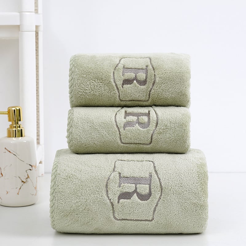 Korall fleece törölköző és arc törölköző szett korona betűkkel hímzett, vastag él, nedvszívó és puha, tömeg 140–170 g