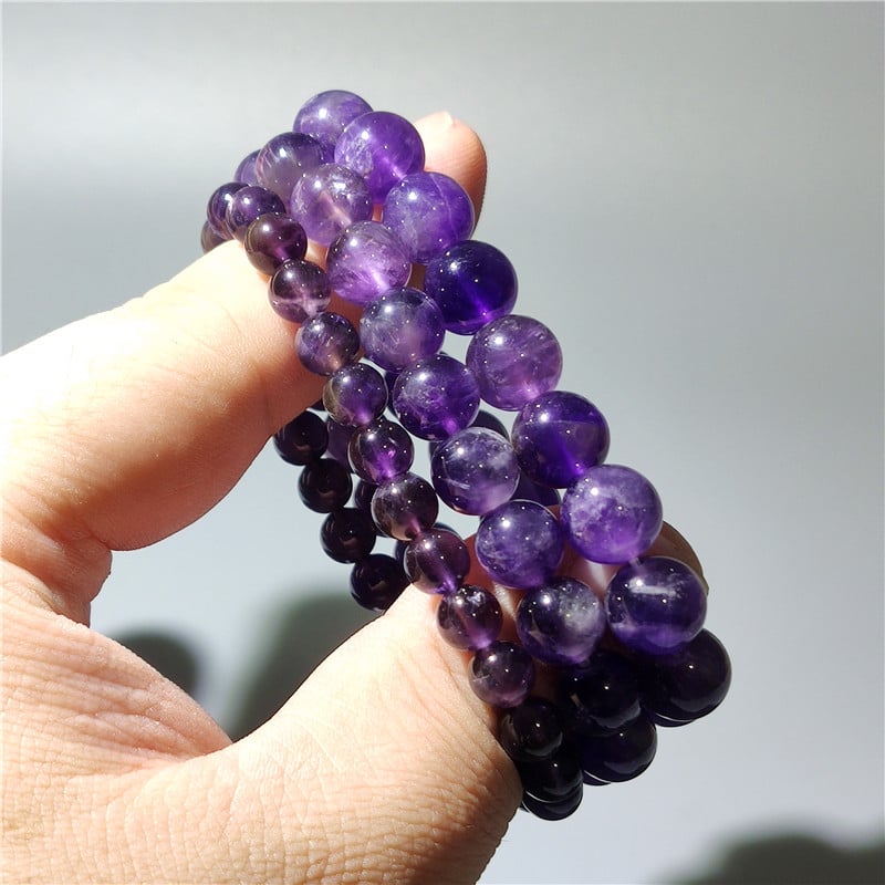 Гривна от аметист кристал – унисекс, минималистичен геометричен дизайн, с един кръг