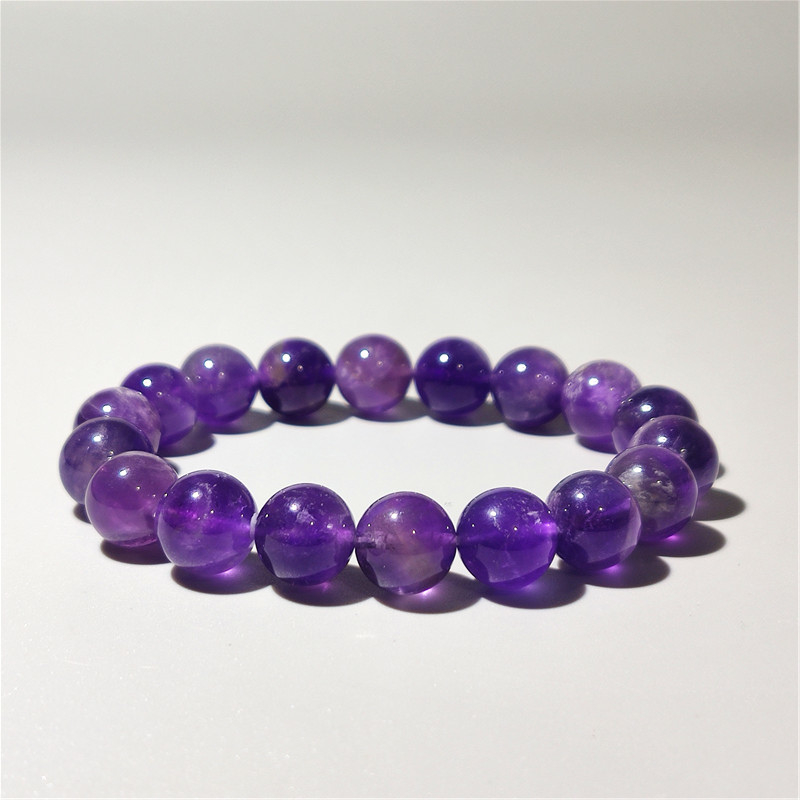 Гривна от аметист кристал – унисекс, минималистичен геометричен дизайн, с един кръг