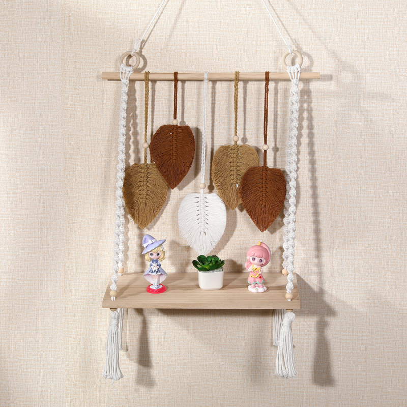 Χειροποίητο υφαντό σε νορδικό στυλ με ξύλινο ράφι — ορθογώνιο διακοσμητικό τοίχου, υφαντό από ξύλινες ράβδους, δαχτυλιδάκια, χάντρες και βαμβακερές κλωστές.