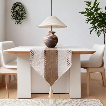 Διάδρομος τραπεζιού από λινό και βαμβάκι, σκανδιναβικού στυλ, με κοπτό σχέδιο και φούντες, κατάλληλος για σαλονι/τραπεζαρία (Υλικό: Λινό; Στυλ: Σκανδιναβικό; Χώρος: Σαλόνι; Κατηγορία: Διάδρομος τραπεζιού)