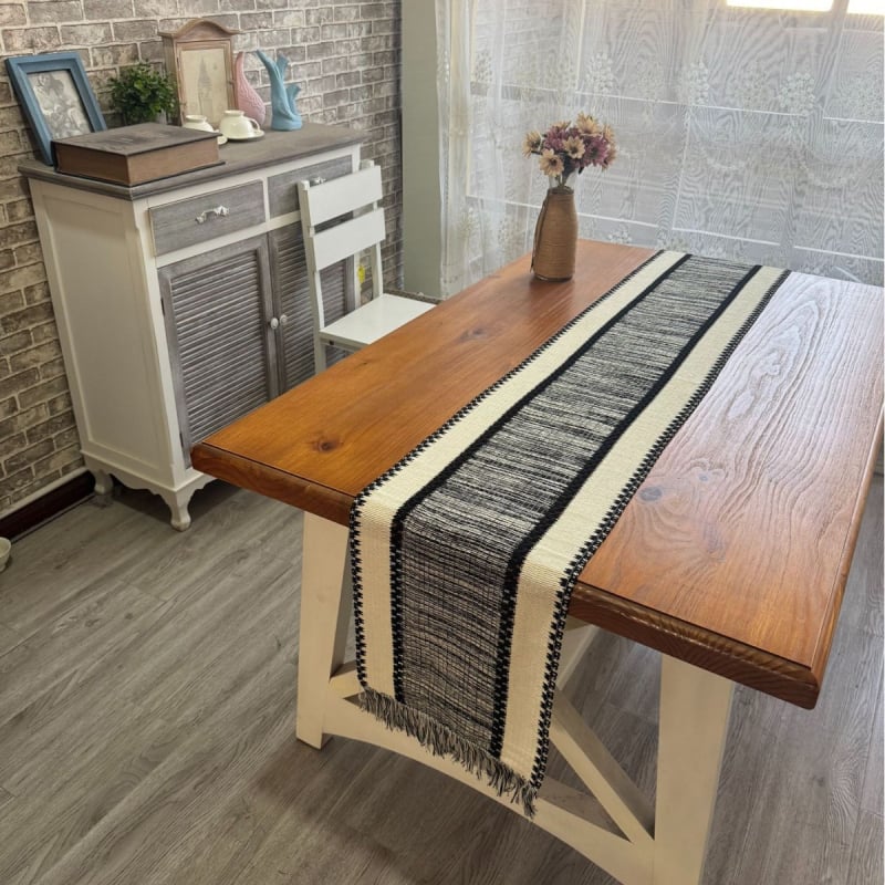 Σημαιάκι τραπεζιού – βαμβακο-λινό ύφασμα, 70% βαμβάκι / 30% λινό, υφαντά φουντάκια, βορειοευρωπαϊκό στυλ, ριγέ μοτίβο, κατάλληλο για σαλόνι, εστιατόριο ή μπαλκόνι