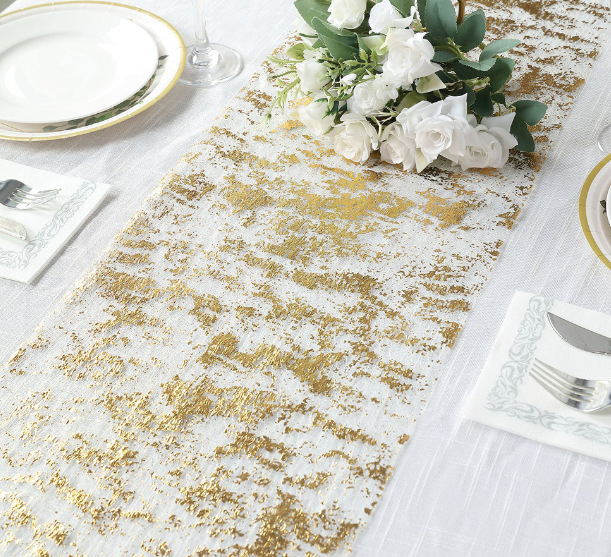Λωρίδα τραπεζιού Nordic με πλέγμα και φύλλο χρυσού, 100% πολυεστέρας, μονόχρωμο μοτίβο