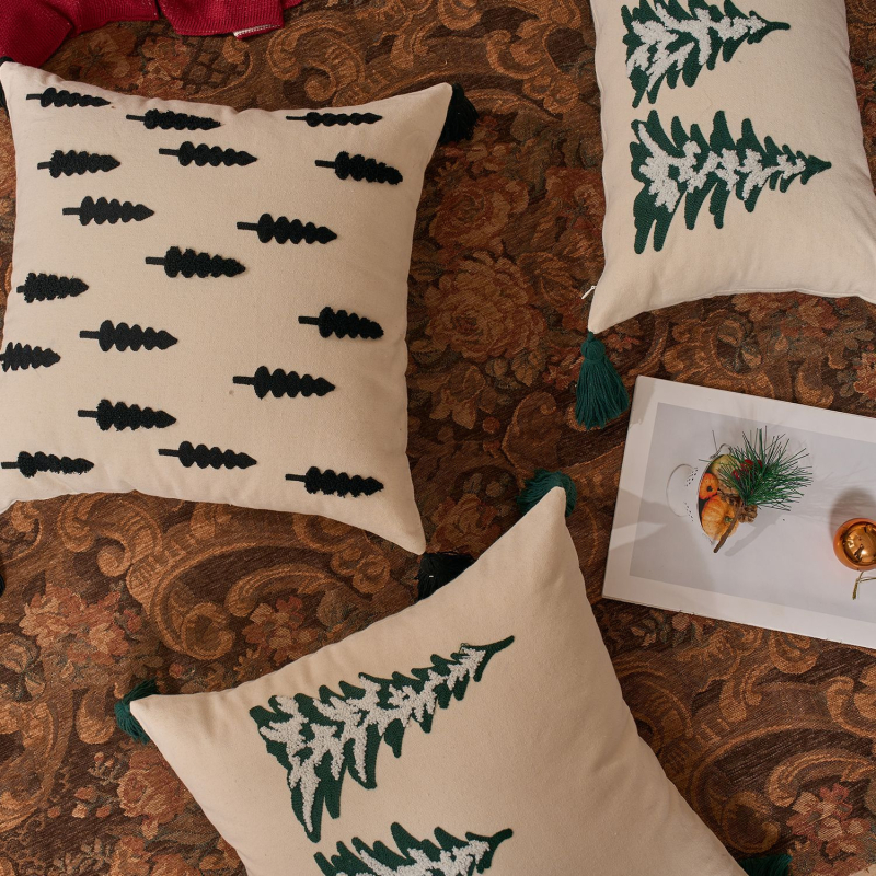 Navlaka za jastuk Božićna — šivani motiv božićnog drveta, dnevni boravak dekor, pamuk i lan, moderan minimalistički stil