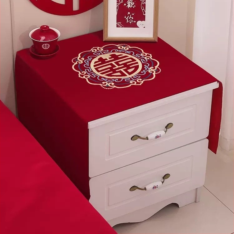 Naktinio stalo užvalkalas su Xi simbolio motyvu (Prekės ženklas Nothing; Medžiaga cheminė pluoštas; Stilius vestuvės)