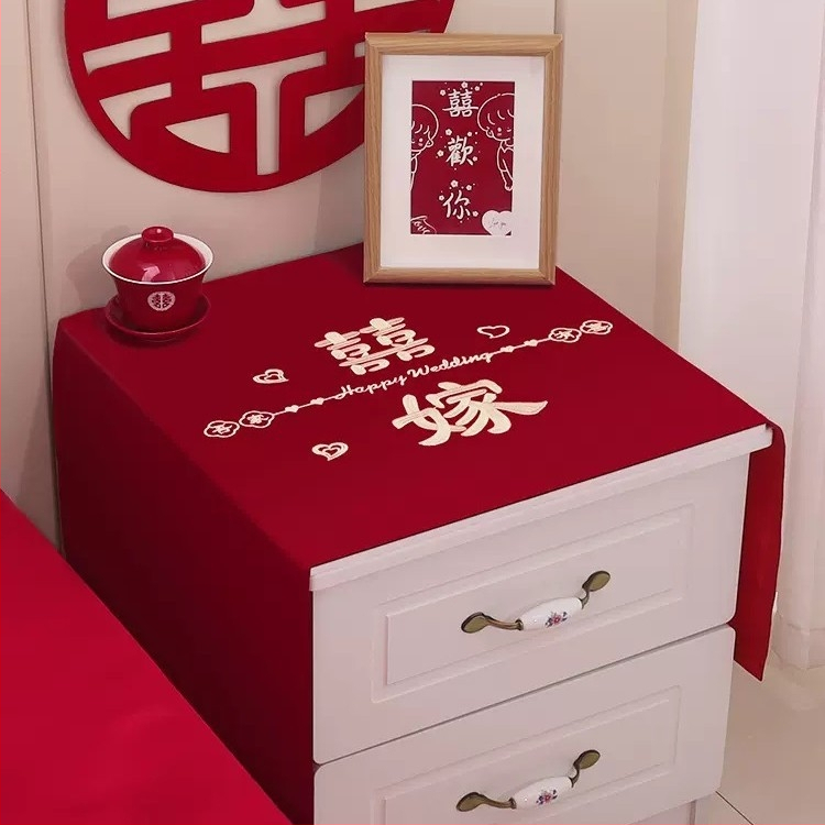 Naktinio stalo užvalkalas su Xi simbolio motyvu (Prekės ženklas Nothing; Medžiaga cheminė pluoštas; Stilius vestuvės)