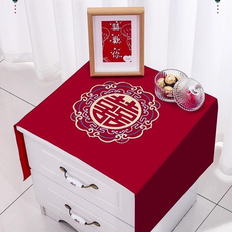 Naktinio stalo užvalkalas su Xi simbolio motyvu (Prekės ženklas Nothing; Medžiaga cheminė pluoštas; Stilius vestuvės)