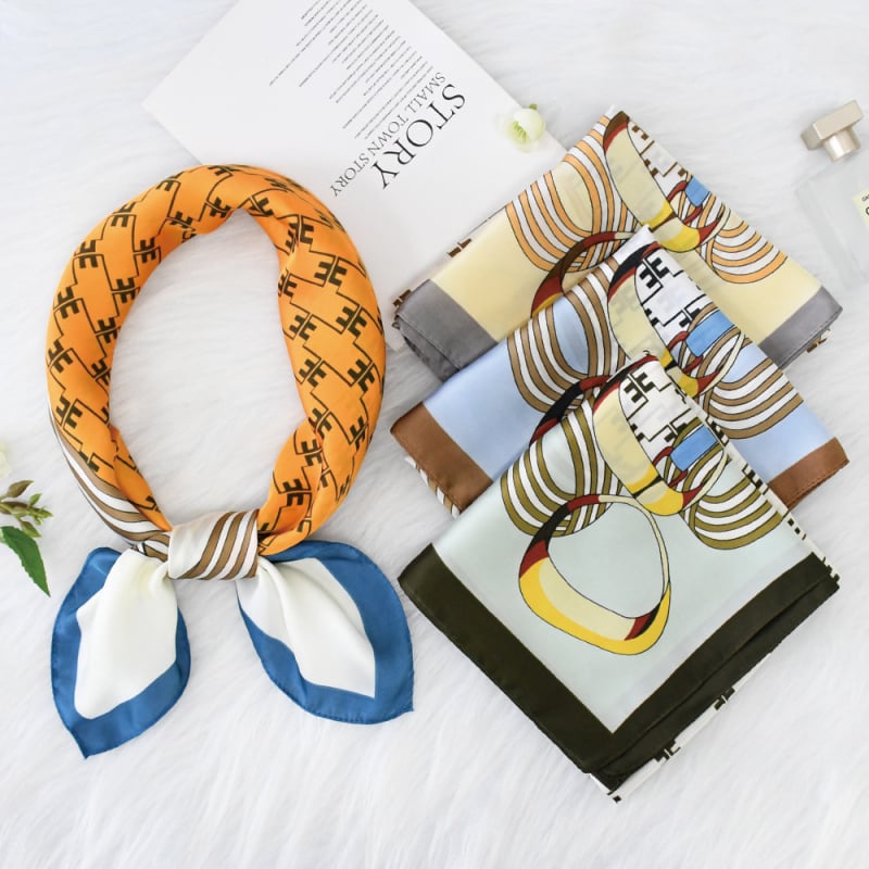 Šal od imitacije svile, kvadratnog oblika, twill tkanina, retro stil književno-umjetnički, otisak