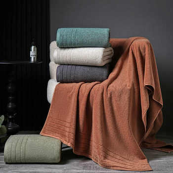 Felnőtt pamut fürdőlepedő jacquard szövésű, 500 g+-os tömeg, 32s fonal, hímzett logó