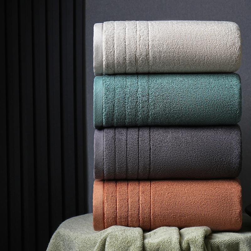 Felnőtt pamut fürdőlepedő jacquard szövésű, 500 g+-os tömeg, 32s fonal, hímzett logó