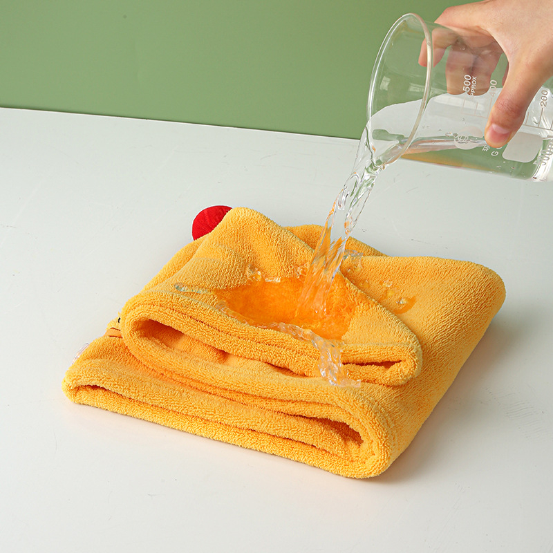 Kapa za sušenje kose od coral fleece s dizajnom patke, vrlo upijajuća i mekana, nosiva traka za glavu (Materijal: Coral Fleece; Težina: 300–400 g; Niti: 32; Vezeni; Prilagodba)