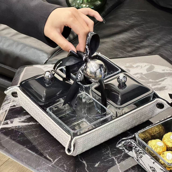 Keraminė vaisių ir užkandžių plokštelė su skyriais – šiuolaikinio minimalistinio stiliaus – paruošta dovanai gimtadieniams, įkurtuvėms ir vakarėliams