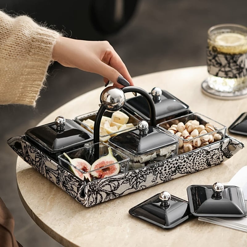 Keraminė vaisių ir užkandžių plokštelė su skyriais – šiuolaikinio minimalistinio stiliaus – paruošta dovanai gimtadieniams, įkurtuvėms ir vakarėliams