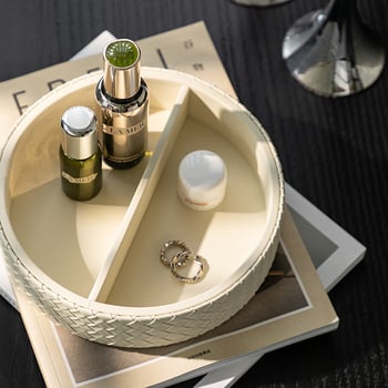 Skandinaviško stiliaus odinis dėklas parfumerijai ir papuošalams koridoriuje ar prie stalo — Medžiaga: tanki plokštė + PU oda; Stilius: lengvas prabangos įspūdis; Ženklas: Smart