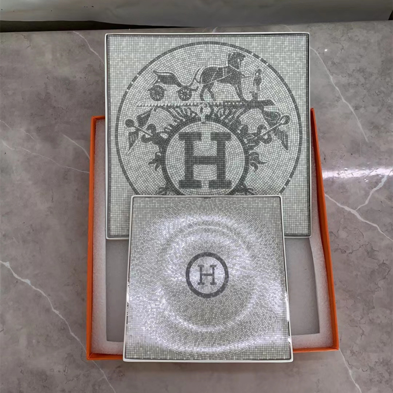 TH τετράγωνη πιάτέλα από πορσελάνη οστών με σχέδιο καρτούν, μοντέρνο μινιμαλιστικό ύφος, εκτύπωση στην επιφάνεια