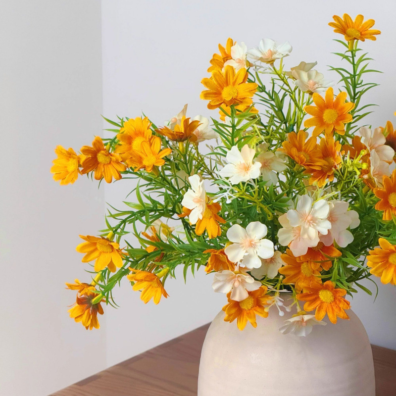  Floare artificială margaretă din mătase — decor floral de la brand Unique pentru living, masă de dining și comodă TV