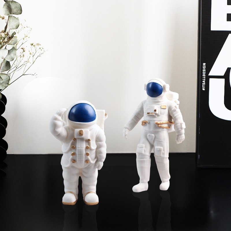 Astronaut u karikaturnom stilu – skulptura od smole, dekorativna figurica za TV ormarić i prostoriju