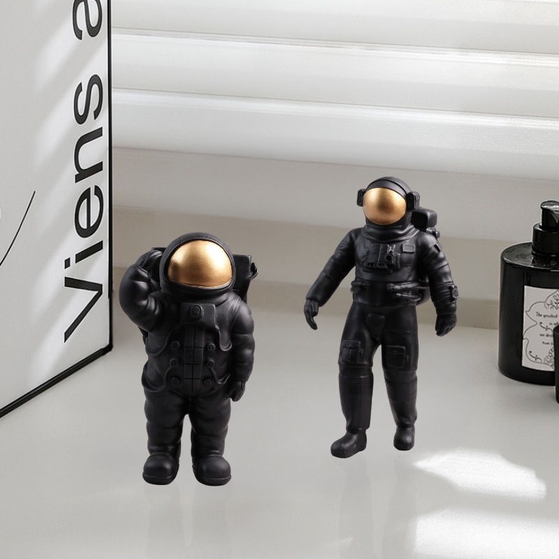 Astronaut u karikaturnom stilu – skulptura od smole, dekorativna figurica za TV ormarić i prostoriju
