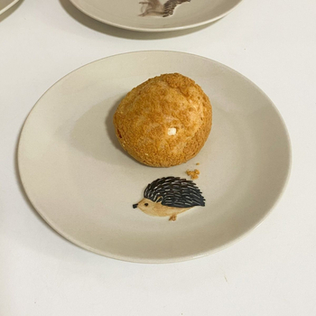 Farfurie ceramice pentru desert cu animale reliefate, sub glazură, rotundă, stil Nordic