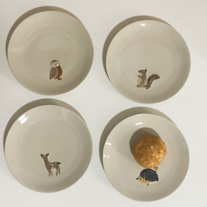 Farfurie ceramice pentru desert cu animale reliefate, sub glazură, rotundă, stil Nordic