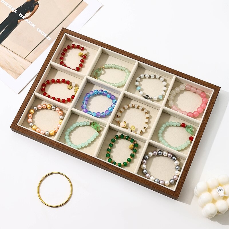 Ювелирна подложка за показване на бижута - дървена конструкция, орехова кора, каре стил, едно ниво, техника на слепване