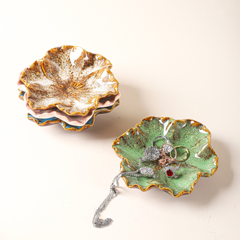 Κεραμικός δίσκος σε σχήμα κοχυλιού για κλειδιά και κοσμήματα, γλασαρισμένος, μοντέρνο μινιμαλιστικό στυλ