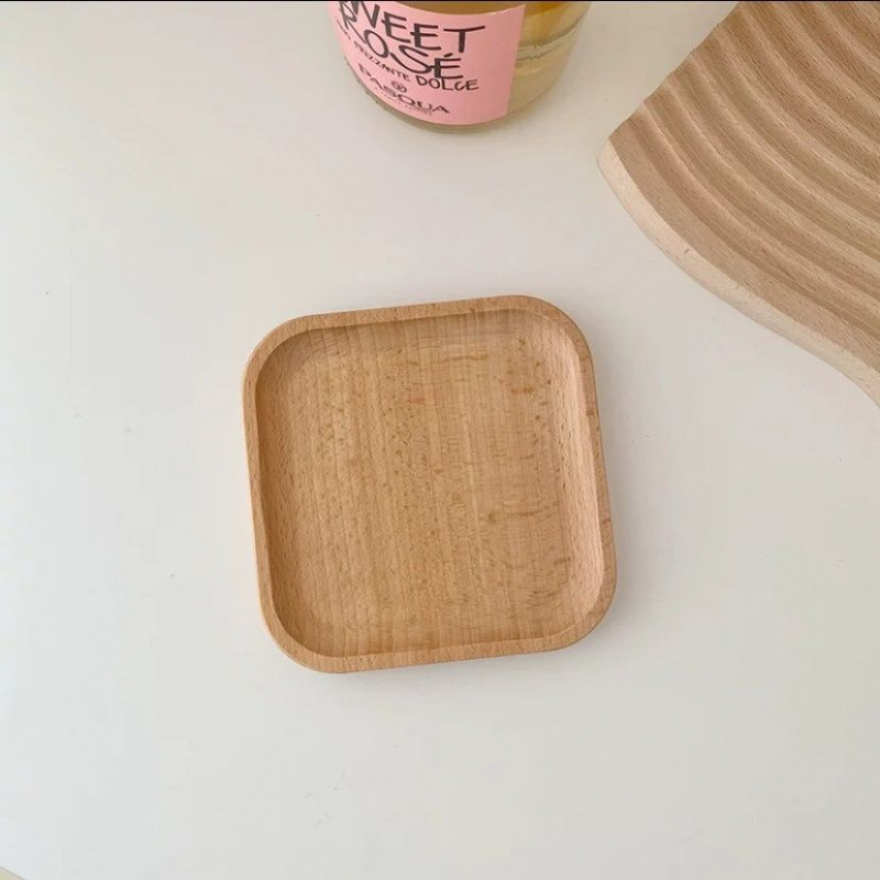 Puidust lauavaagen juveelide ja väikeste asjade jaoks