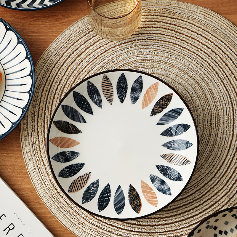 Japanski stil porcelanski set tanjura s podglazurnim cvjetnim uzorkom, okrugli oblik, pogodan za mikrovalnu pećnicu