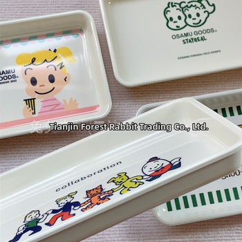 Melamiinist puuviljade ja suupistete taldrik – armas karikatuuridisain, kodune hoiustamine