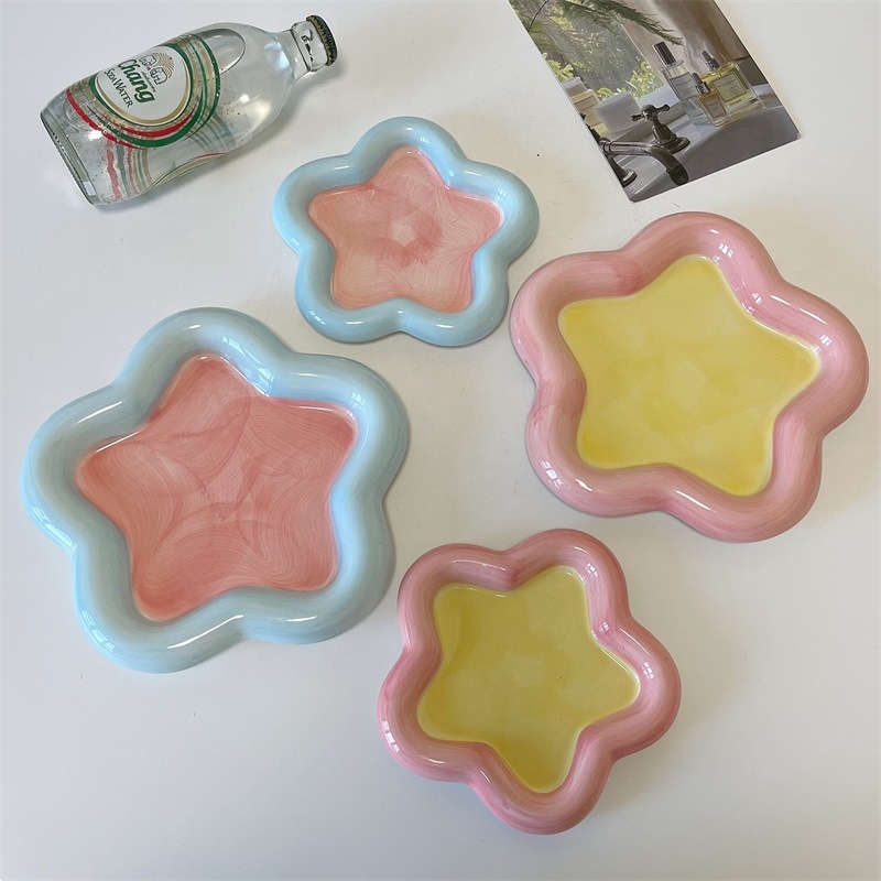 Porcelanski tanjur za desert, INS stil, nepravilnog oblika, prikladan za mikrovalnu, s otisnutim logom