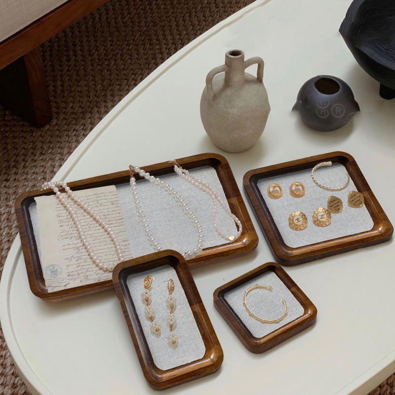 Поставка за бижута от масивно дърво, правоъгълна, еднослойна, със сплайсинг конструкция