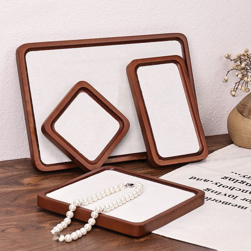 Поставка за бижута от масивно дърво, правоъгълна, еднослойна, със сплайсинг конструкция